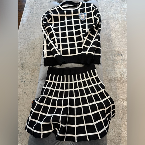 Two piece set - Picture 3 of 3